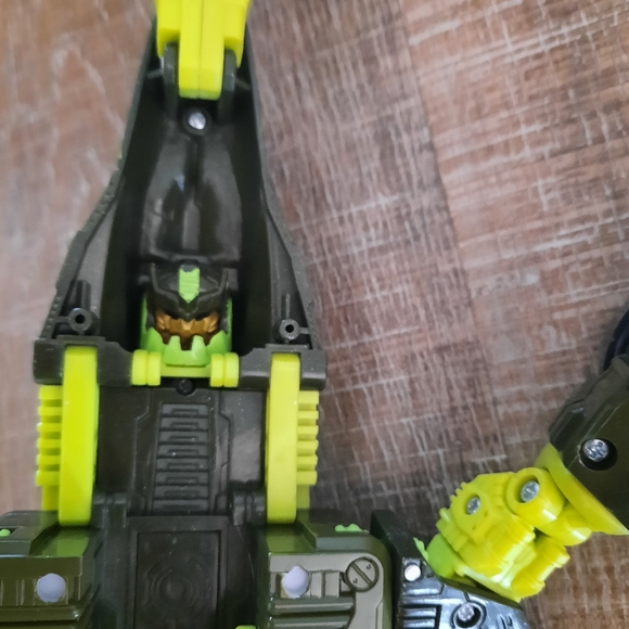 Transformer toy - Picture 3 of 3